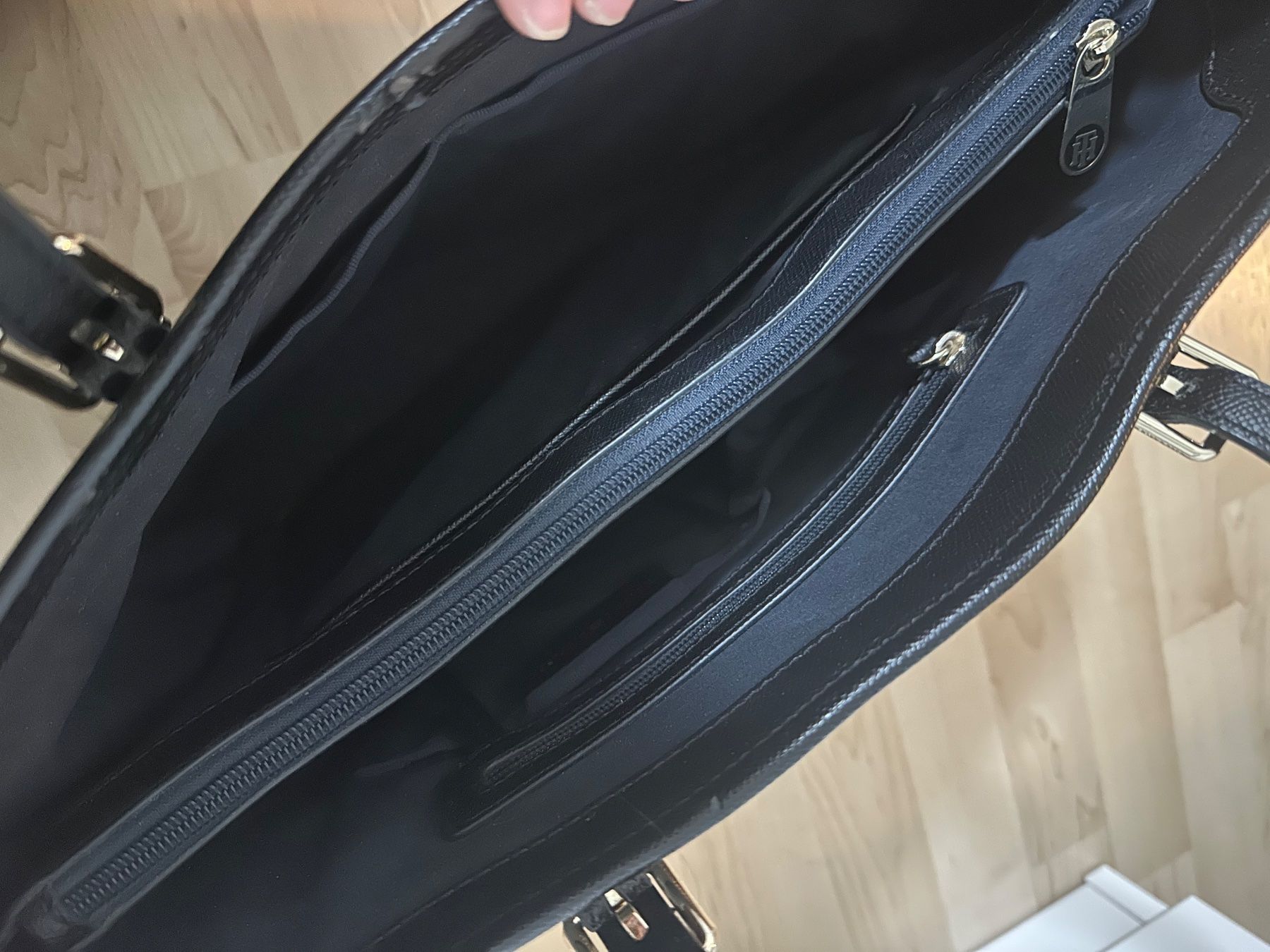 Tommy Hilfiger Taschen für Damen: Tommy Hilfiger Tasche – Gebraucht aus Basel von ronjalg 3