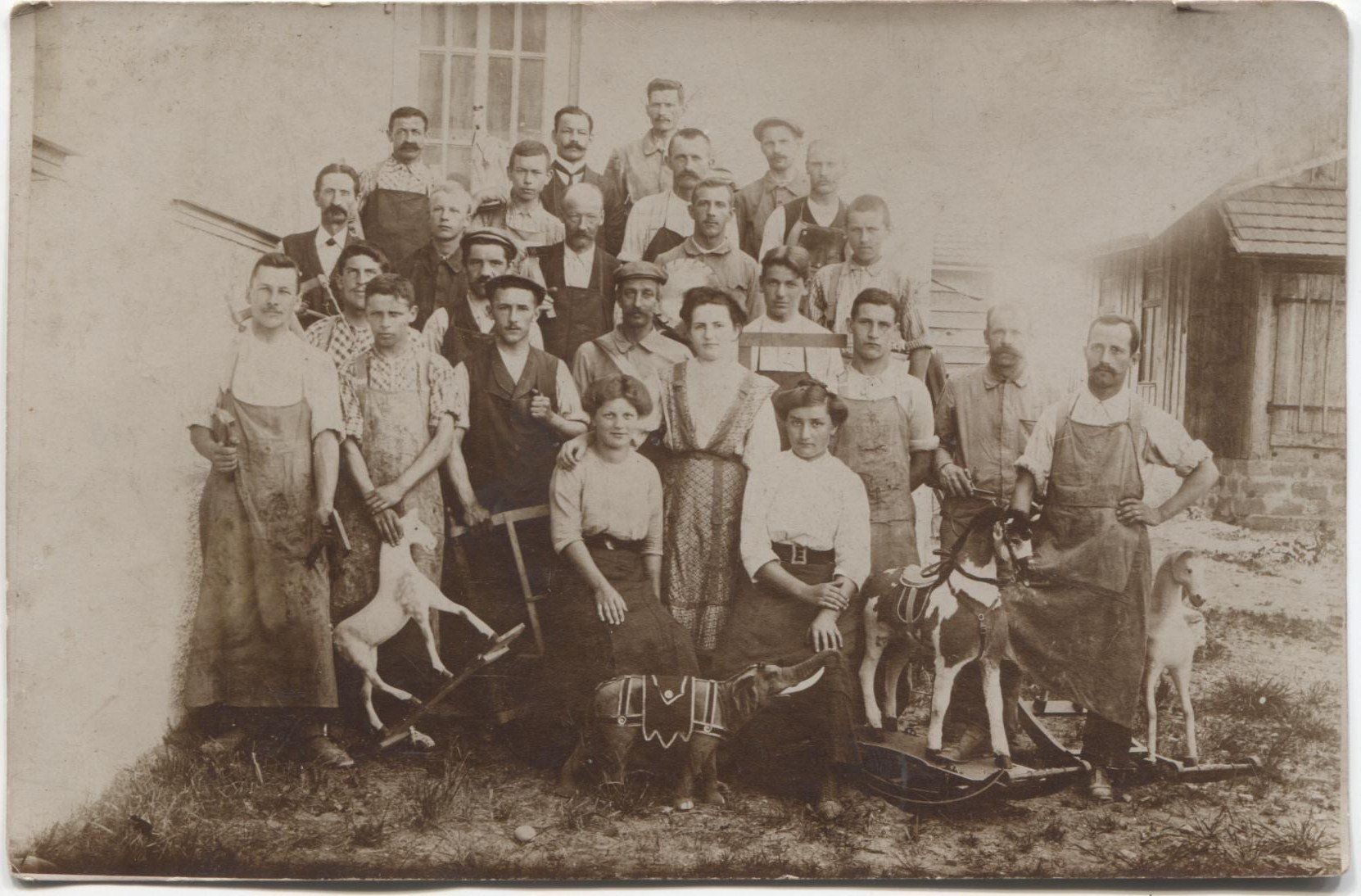 Cartoline postali: DRECHSLEREI/SCHAUKELPFERDE 1910 – Usato da Wil SG venduto da Clanx