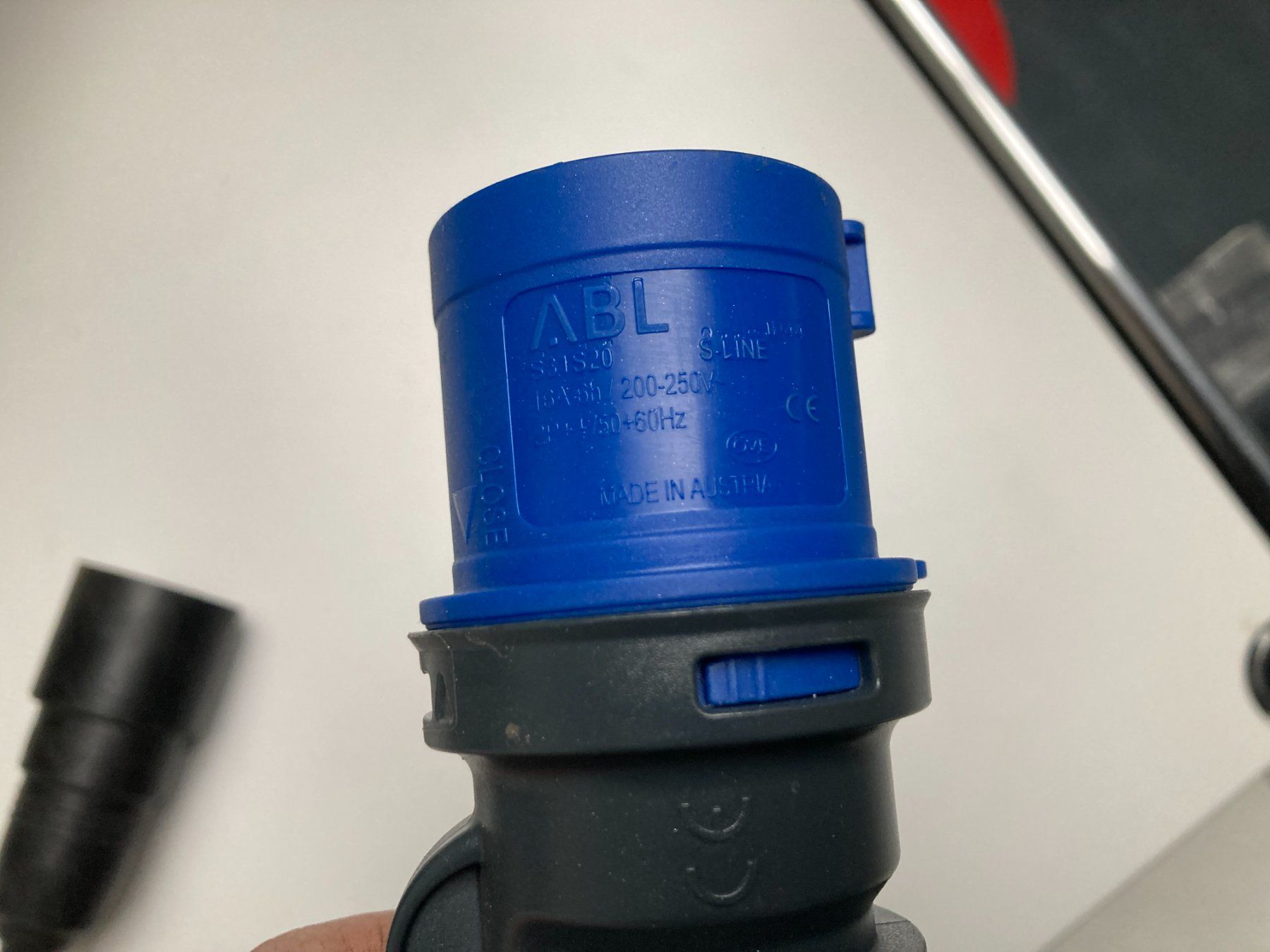 Cavi: Adapterkabel 230V auf CEE16 blau/orange – Usato da Cham venduto da WB2223 3