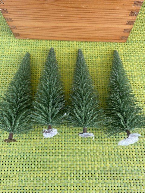 Kit di modellismo & Modellini statici: 10 Modelltannen 15 cm und/oder 19 cm – Usato da Altendorf venduto da Esmaan 1