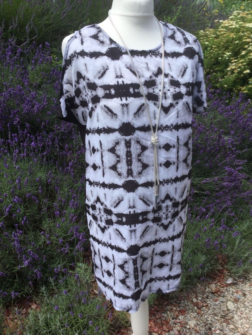 H&M Vestiti: Robe noire à motifs gris H&M, taille S – Nuovo (secondo la descrizione) da Agiez venduto da chouchanelle