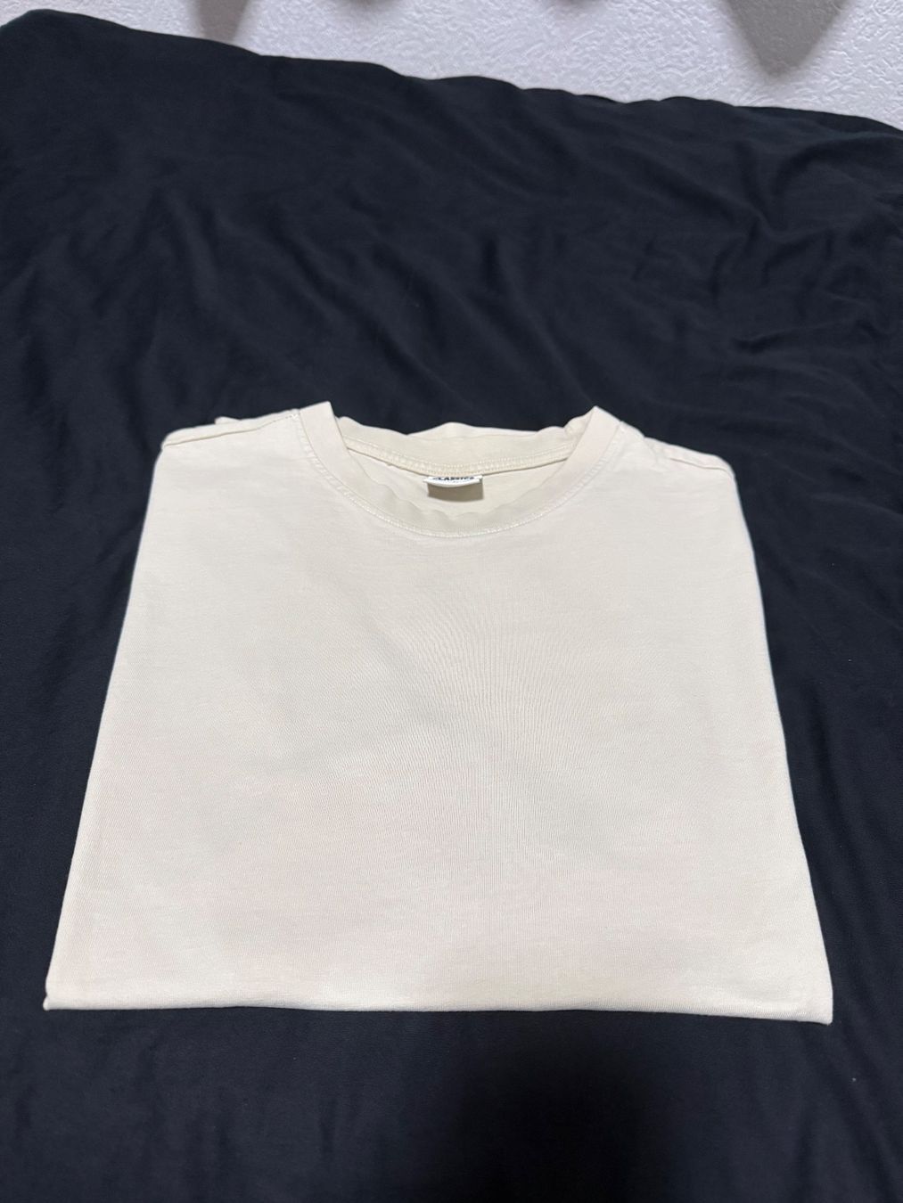 T-shirt: Urban Classics T-shirt Beige Taille M – Usato da Chézard-St-Martin venduto da keke_0675