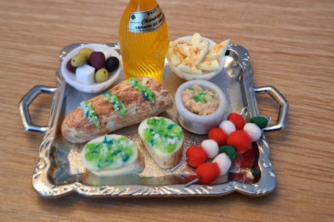 Case e mobili per bambole: Puppenhaus Apero Set mit Champagner – Nuovo (secondo la descrizione) da Zürich venduto da HandmadeTinyFood 3