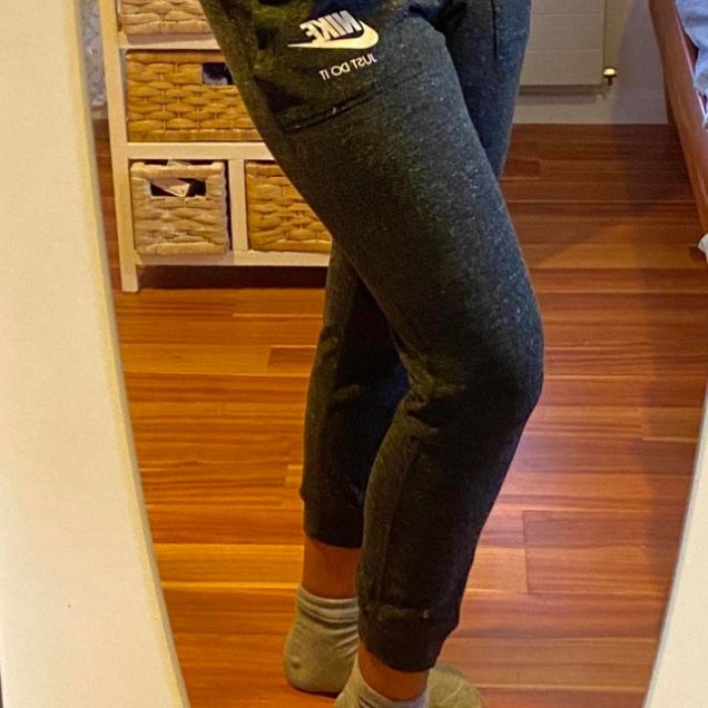 Nike Hosen: Nike Just Do It Jogginghose Dunkelgrau Gr. M – Neu (gemäss Beschreibung) aus Weisslingen von lar_r9qr