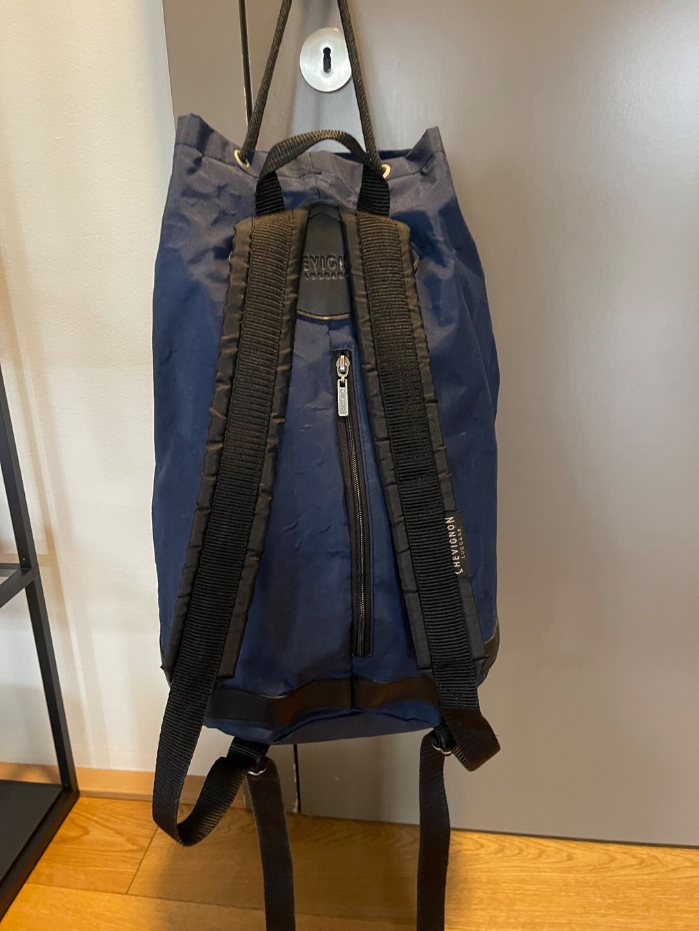 Taschen: Chevigon Rucksack/Turnbeutel Dunkelblau – Gebraucht aus Turbenthal von mmtuescher 1