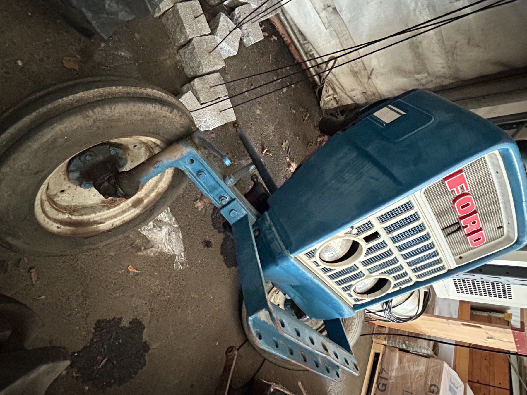 Ford Trattori: Traktor Ford 2000 ohne Motor - Ersatzteilträger – Difettoso da Thalheim AG venduto da Wernli5112 2