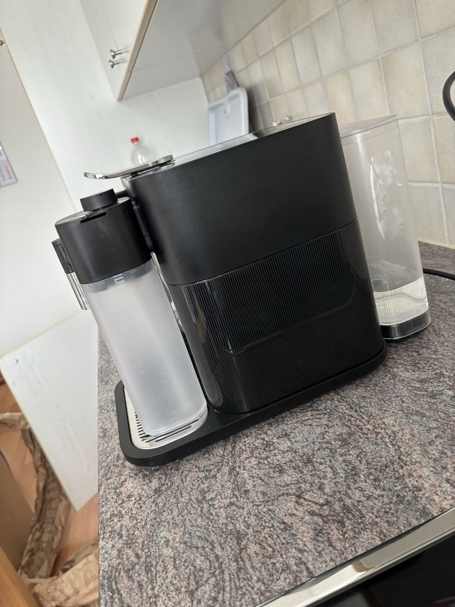 De'Longhi Macchine per caffè & Macchine per espresso: Nespresso Gran Lattissima, schwarz – Usato da Zuzwil SG venduto da mubazu 4