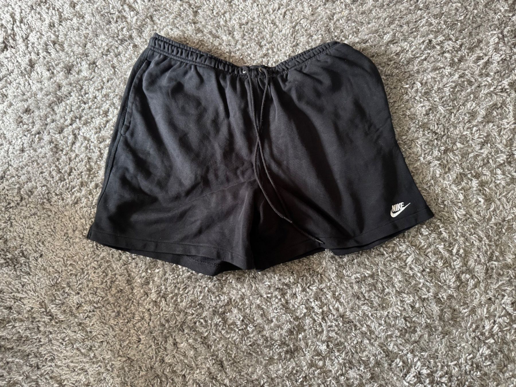 Nike Pantaloni: Shorts Sale Nike – Usato da Neuenhof venduto da H.mot