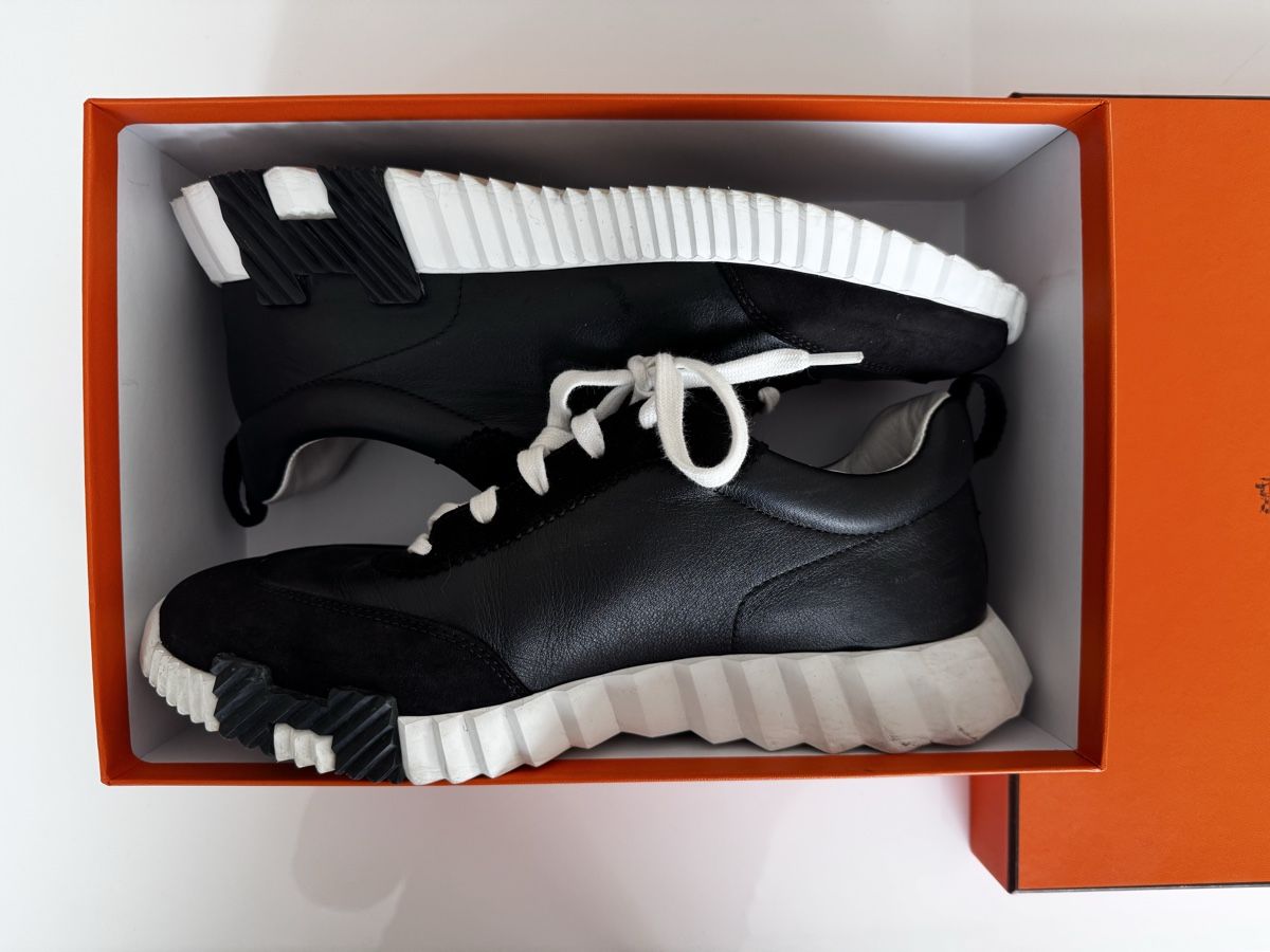 Hermès Scarpe da uomo: Hermès Turnschuhe, Schwarz-Weiss – Usato da Neuhausen venduto da Boki.Babic34