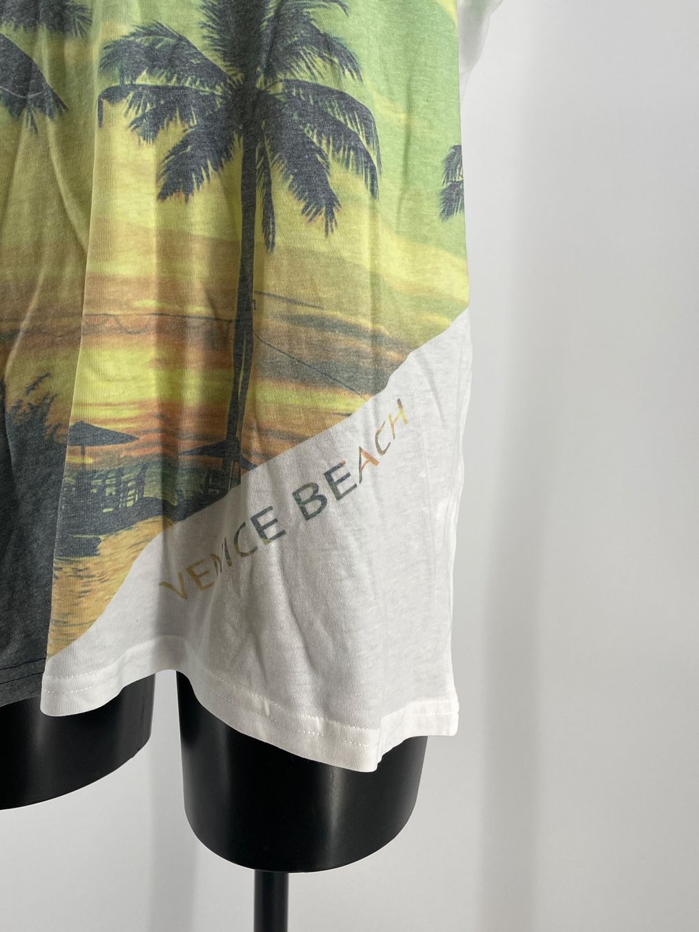 T-shirt: Tanktop Gr. M mit Palmen Muster - Venice Beach – Usato da Auenstein venduto da moin. 2