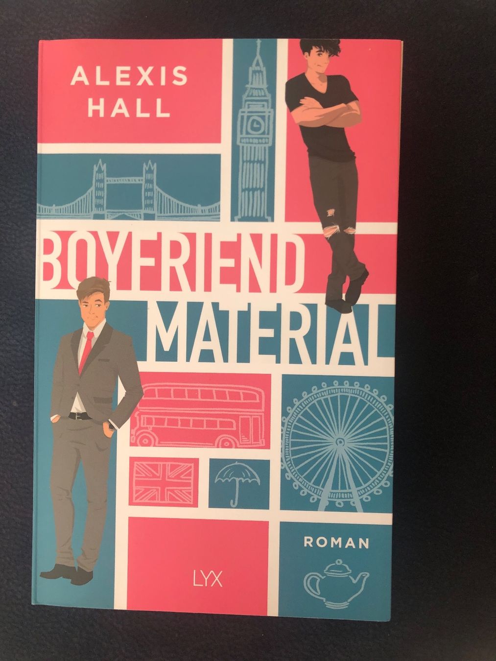 Libri: Alexis Hall - Boyfriend Material – Nuovo (secondo la descrizione) da Strengelbach venduto da 300870