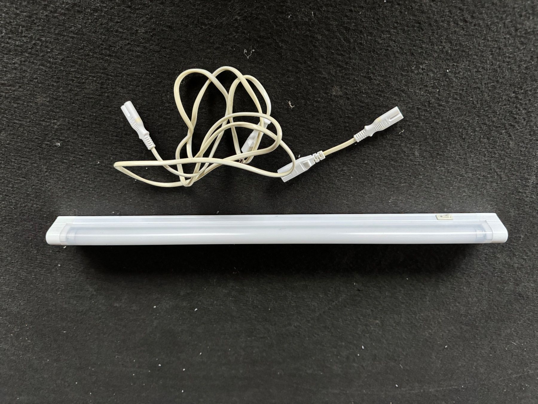 Lampade: 6x FL-Striplight T5, 60cm, 14W, weiss mit Schalter – Usato da Urtenen-Schönbühl venduto da nuancegmbh 1