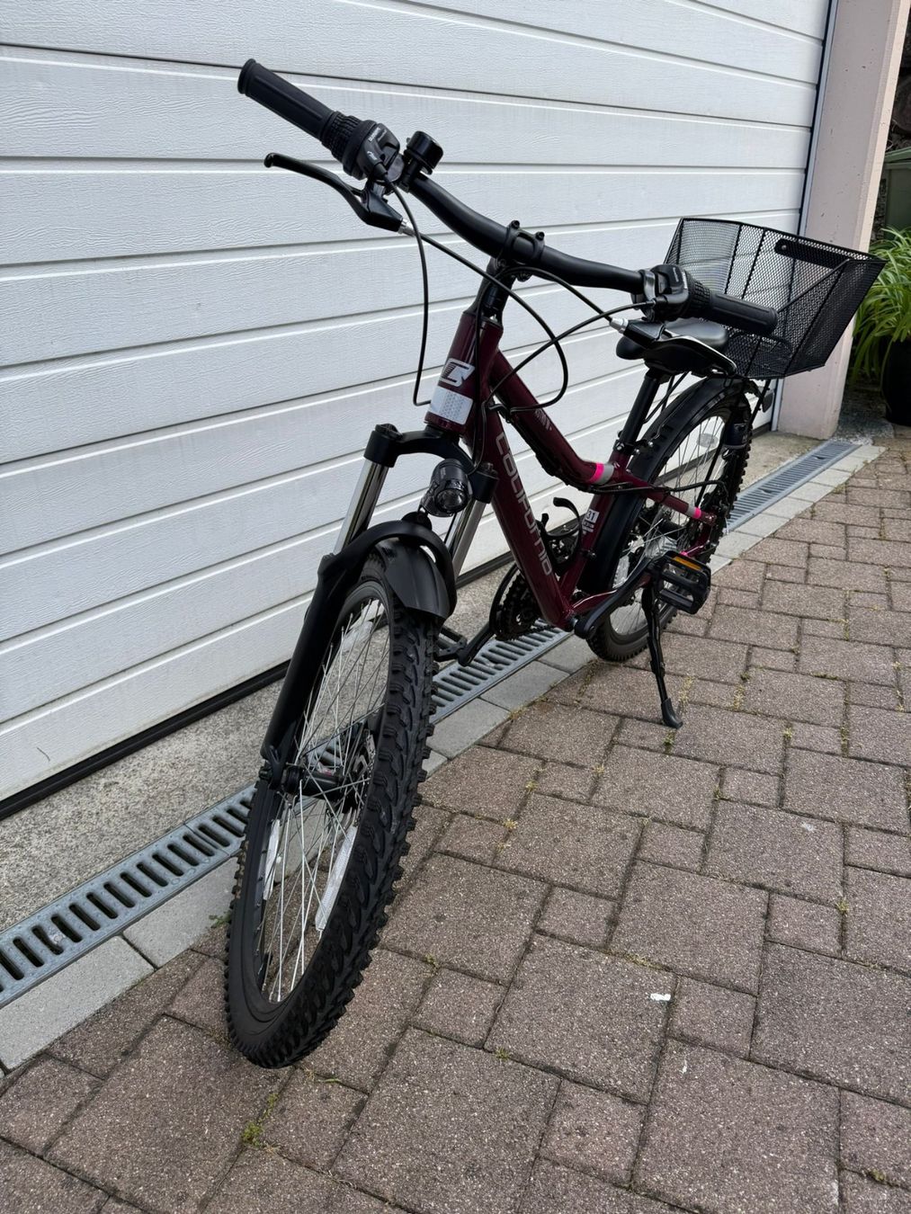 Vélos: Top Mädchenvelo 24" in dunkelrot mit Velocomputer – D'occasion à Abtwil AG par Swissraver 4