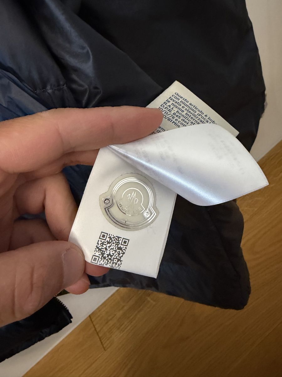 Moncler Vestes: Wunderschöne Moncler Daunenjacke – Neuf (Voir description) à Hagendorn par Tiagoneves10 4