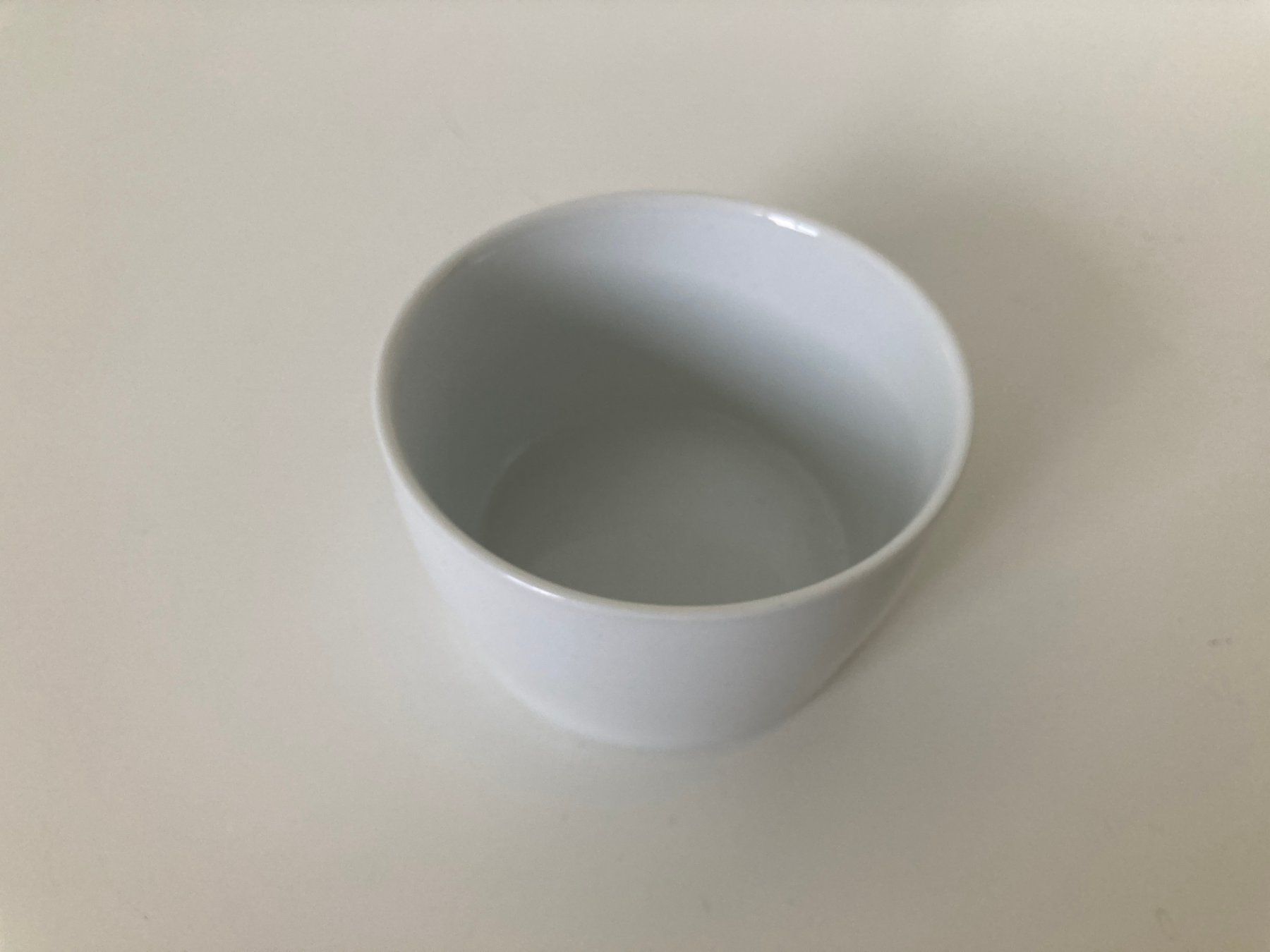 Ciotole: Bol blanc simple - Accessoire de cuisine polyvalent! – Usato da Biel/Bienne venduto da almercaa