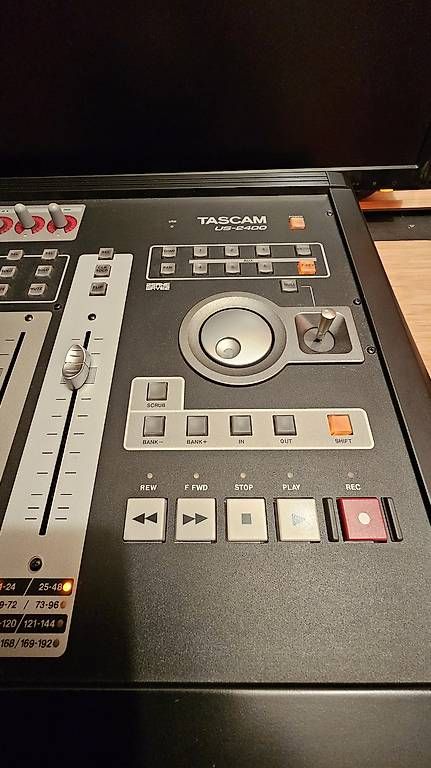 Sistema di controllo: Tascam US-2400 DAW Controller – Usato da Fislisbach venduto da rje_28s6 1