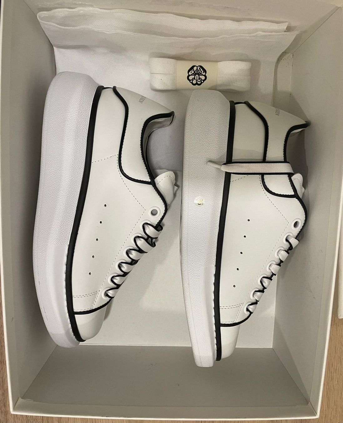 Alexander Mcqueen Chaussures hommes: Alexander McQueen Oversized Sneakers — EU 36 – Neuf (Voir description) à Binz par Aleksruski 4