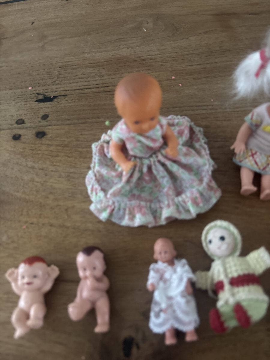 Bambole: 8 kleine Puppen verschiedene Materialien  – Usato da Kriens venduto da Wundertuete17 1