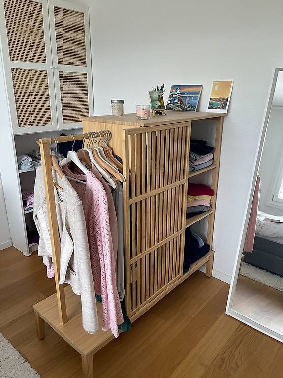 Armadi: Bambus-Kleiderschrank mit Kleiderstange und Regalfächern – Usato da Zürich venduto da cat_q6jy 1