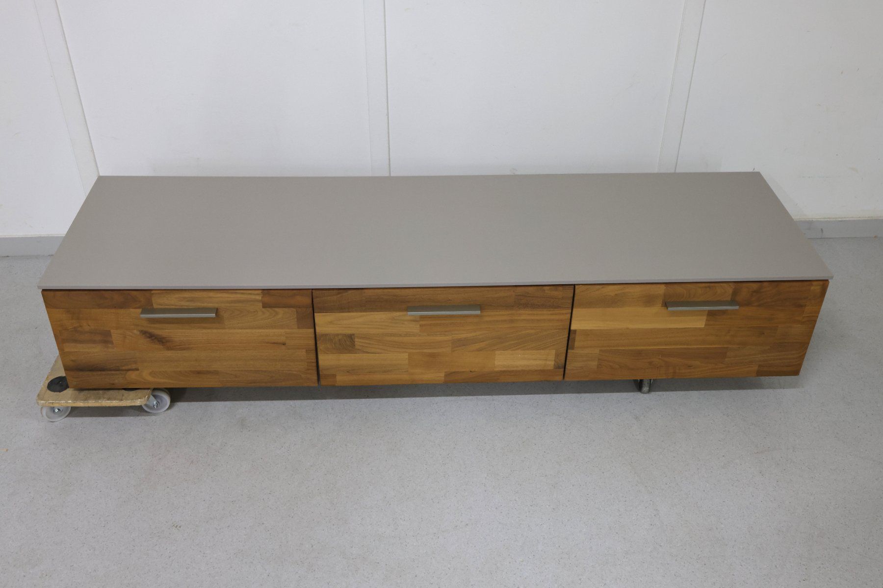 Mobili TV: TV-Lowboard aus Holz – Usato da Volketswil venduto da brockipfannenstil