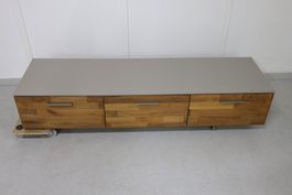 TV-Lowboard aus Holz