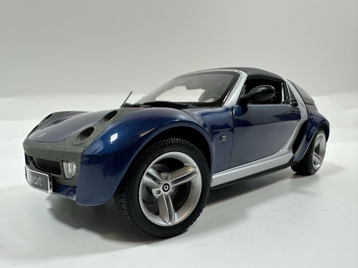 Kyosho Modellini d'auto: Smart Roadster 1:18, dunkelblau, KYOSHO – Usato da Zofingen venduto da rf9_x2xt