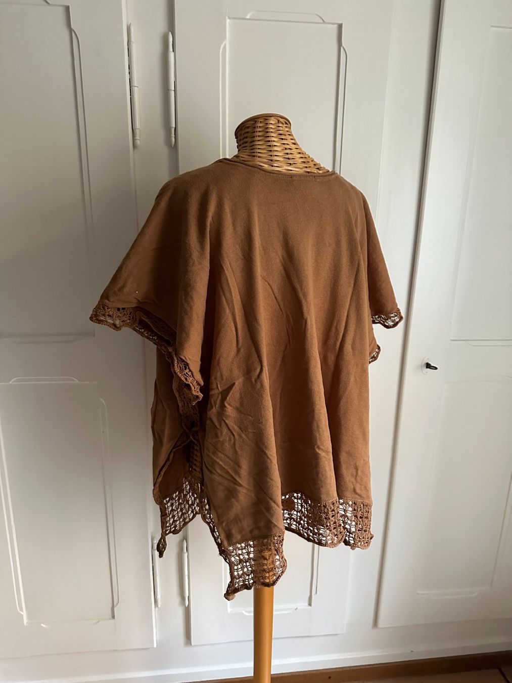 Altro in Moda donna: Poncho Oberteil braun – Usato da Zürich venduto da Diazaio 2