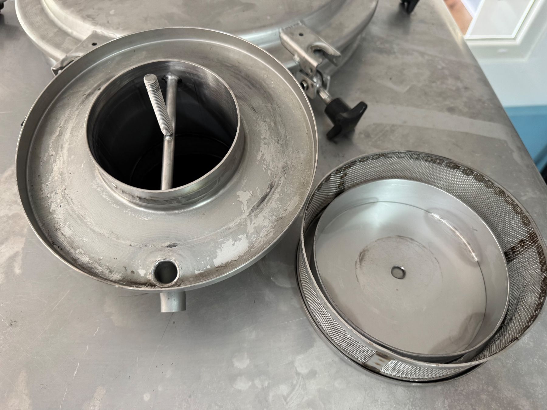 Accessori per altri veicoli: Edelstahltank / Dieseltank 1000L – Usato da Dietlikon venduto da HighspeedUmzug 7