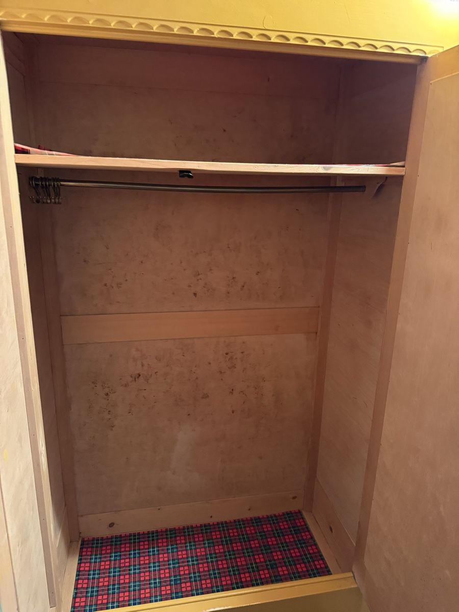 Armadi: Kleiderschrank mit Spiegel, goldfarben – Usato da Nidau venduto da Opal98 2