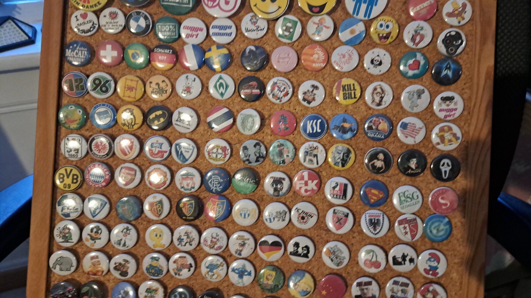 Broschen & Nadeln: Belle Collection de Badges 24mm et 37mm – Gebraucht aus Cernier von Poussetofiol 2