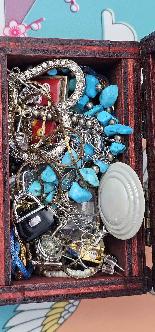 Altri gioielli: Schmuck Lot mit Kiste – Usato da Ostermundigen venduto da Secundo_Hand 1