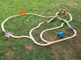 Holzeisenbahn Set (inkl. Zubehör, Züge)