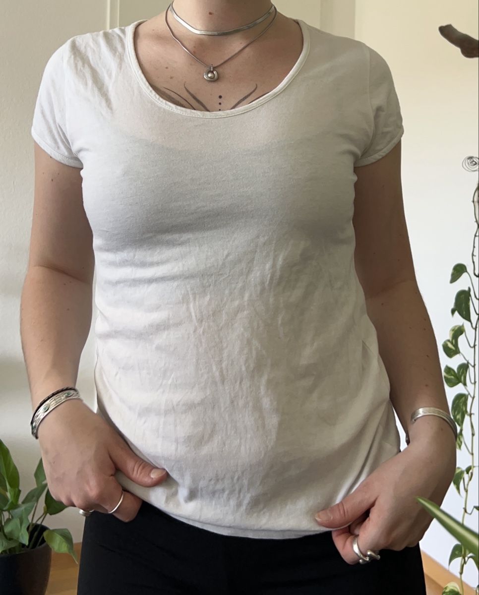 T-shirt: Basic Weiss T-Shirt  – Nuovo (secondo la descrizione) da Aesch BL venduto da noe_xz5r