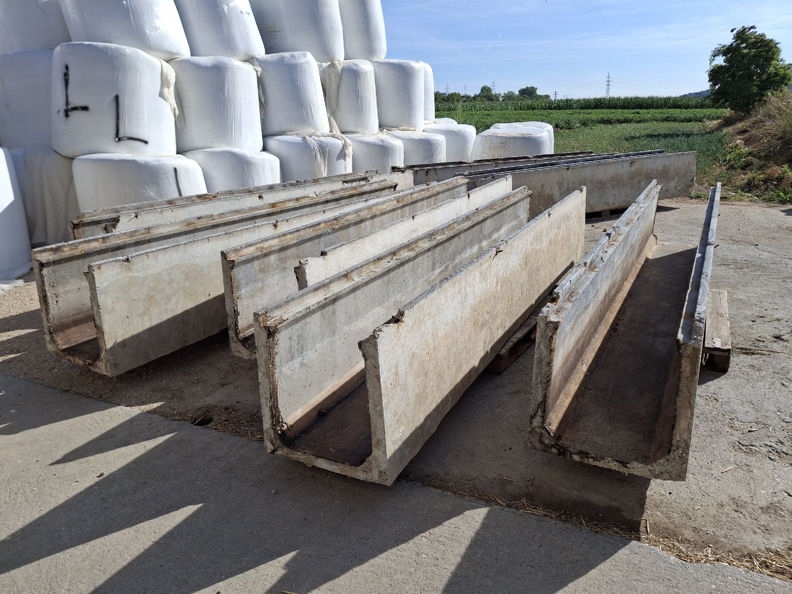 Rivestimenti per pavimenti: Elemente für Gülle mit Rost – Usato da Egerkingen venduto da PaFePf 3