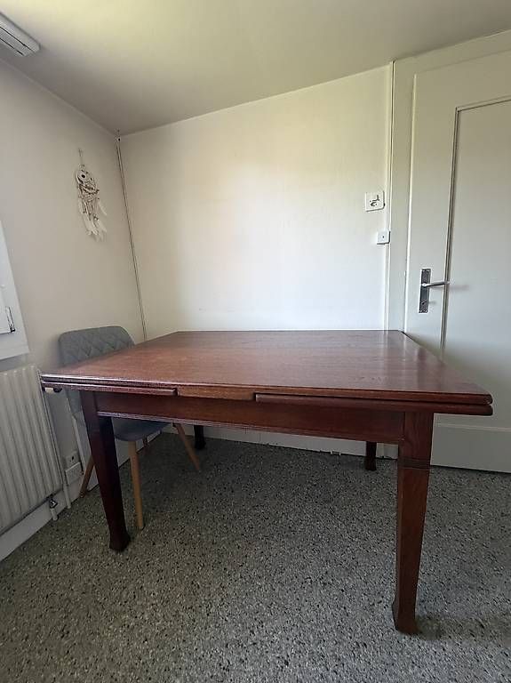 Tables: Esstisch und 3 Stühle – D'occasion à Plasselb par Bertha_