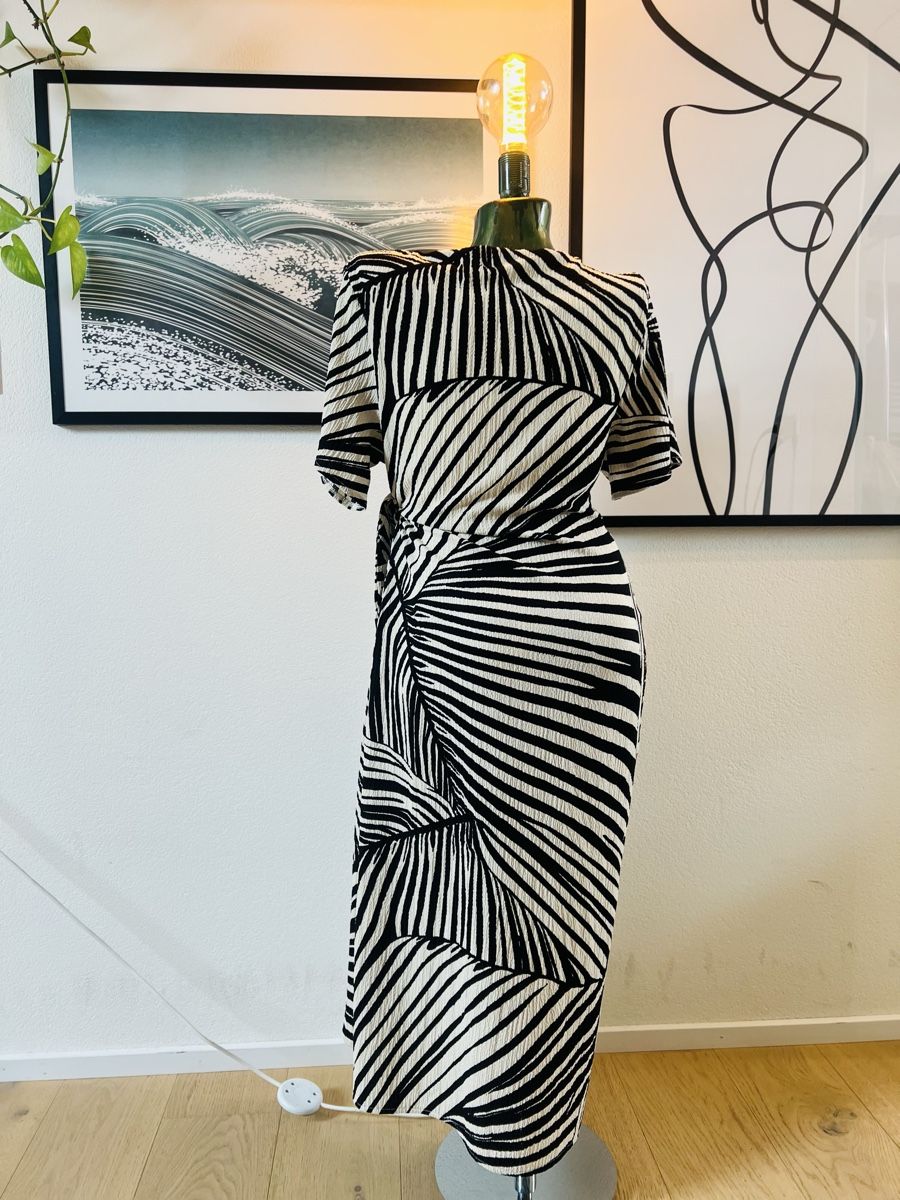 H&M Vestiti: H&M Mama Kleid, Gr. M, Wickelkleid – Usato da Murten venduto da Rebelle_en_Style 1