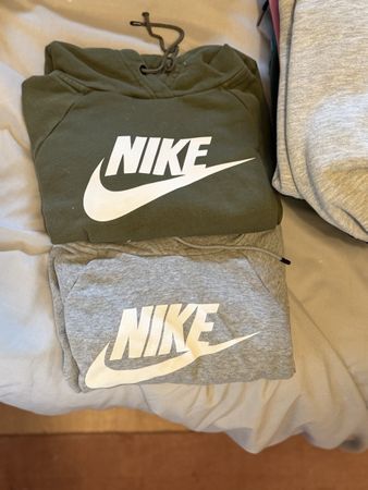 Lot de 2 pantalons de jogging Nike, gris et kaki, taille M