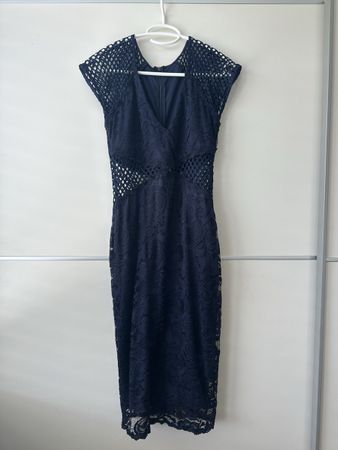 dunkelblaues Kleid