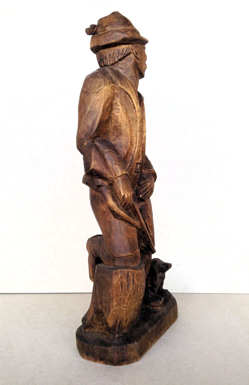 Statuette: Jäger mit Hund, geschnitzte Holzfigur, Init. JN – Usato da Alpnach Dorf venduto da MZ001 2