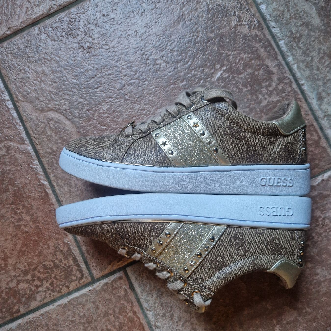 Guess Damenschuhe: Guess Damen Schuhe – Gebraucht aus Leuggern von _naadiine3e_ 1