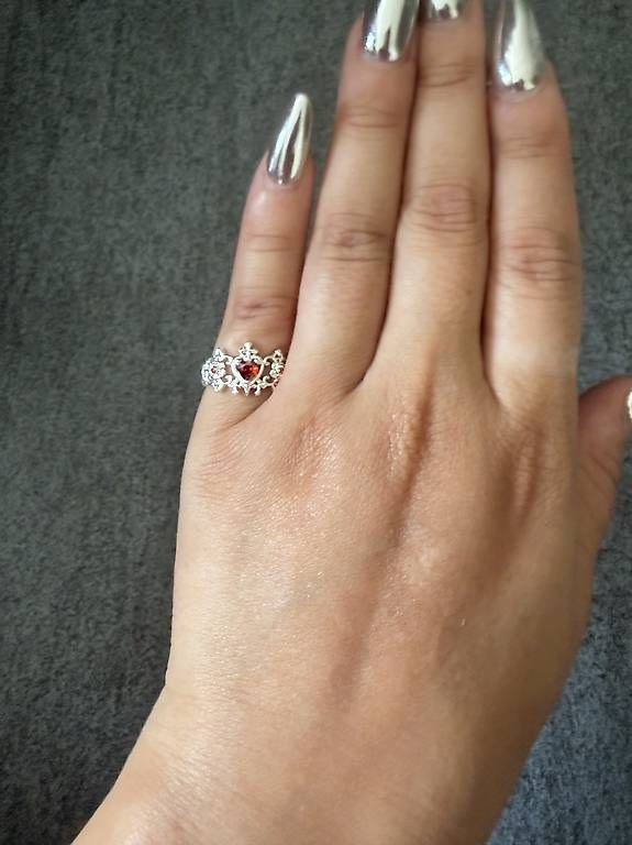 Anelli: Silberfarbener Ring mit rotem Herz – Usato da Chur venduto da van_6qs7