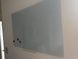 Glas-Magnettafel weiss beschreibbaren guter Zustand