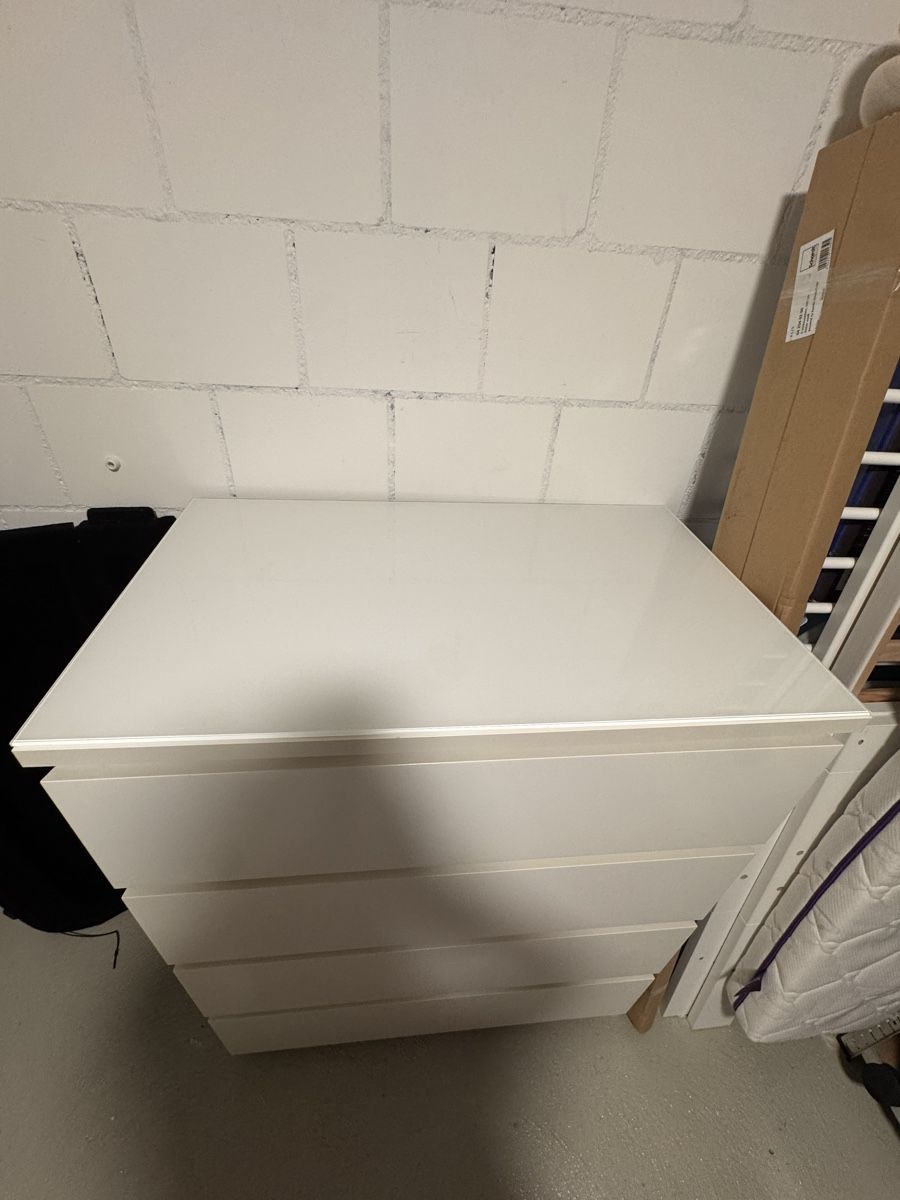 Ikea Commodes: Kommode Malm weiss 4 Schubladen  – D'occasion à Menziken par Ranma 1