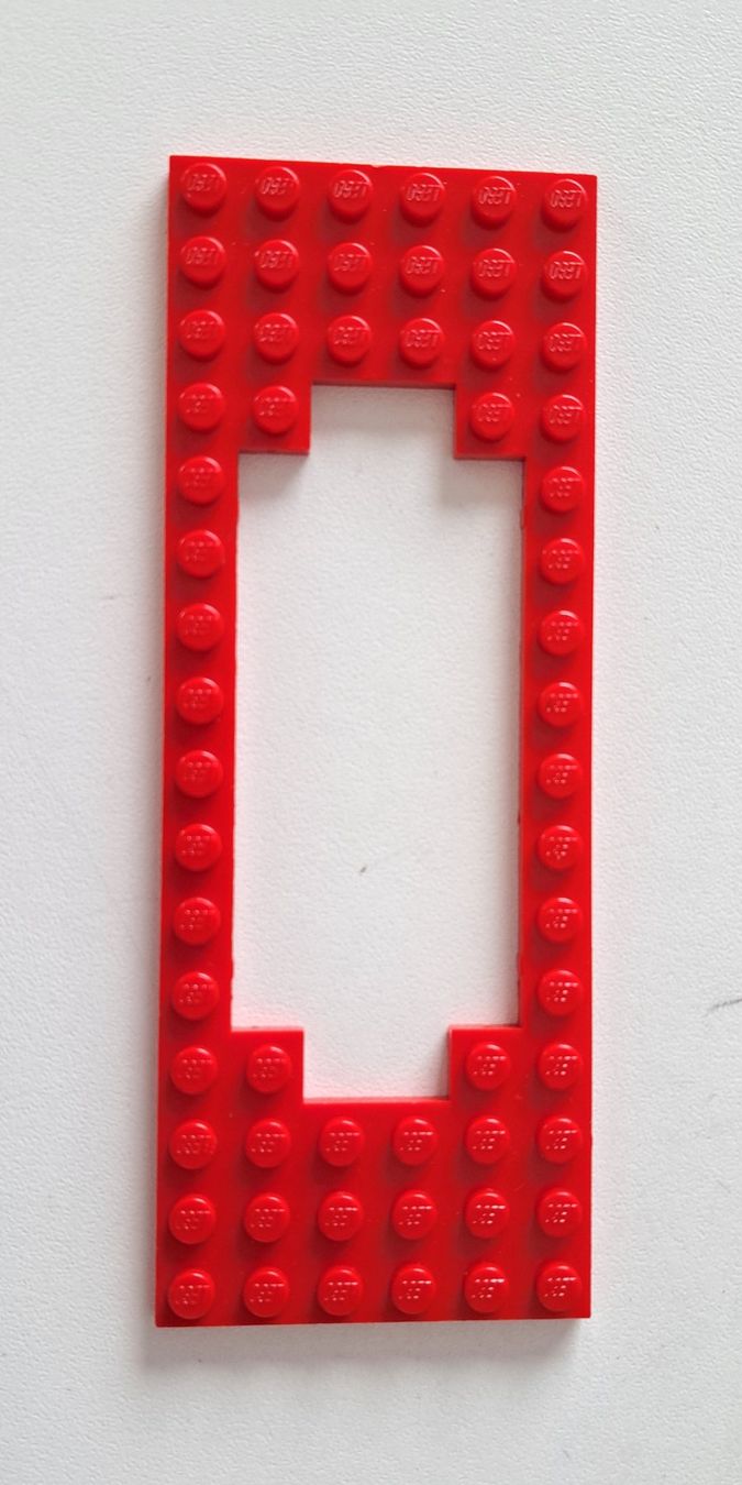 Lego Spielzeuge: Lego rote Eisenbahn Platte 6x16 mit Ausschnitt – Gebraucht aus Langendorf von thesi246