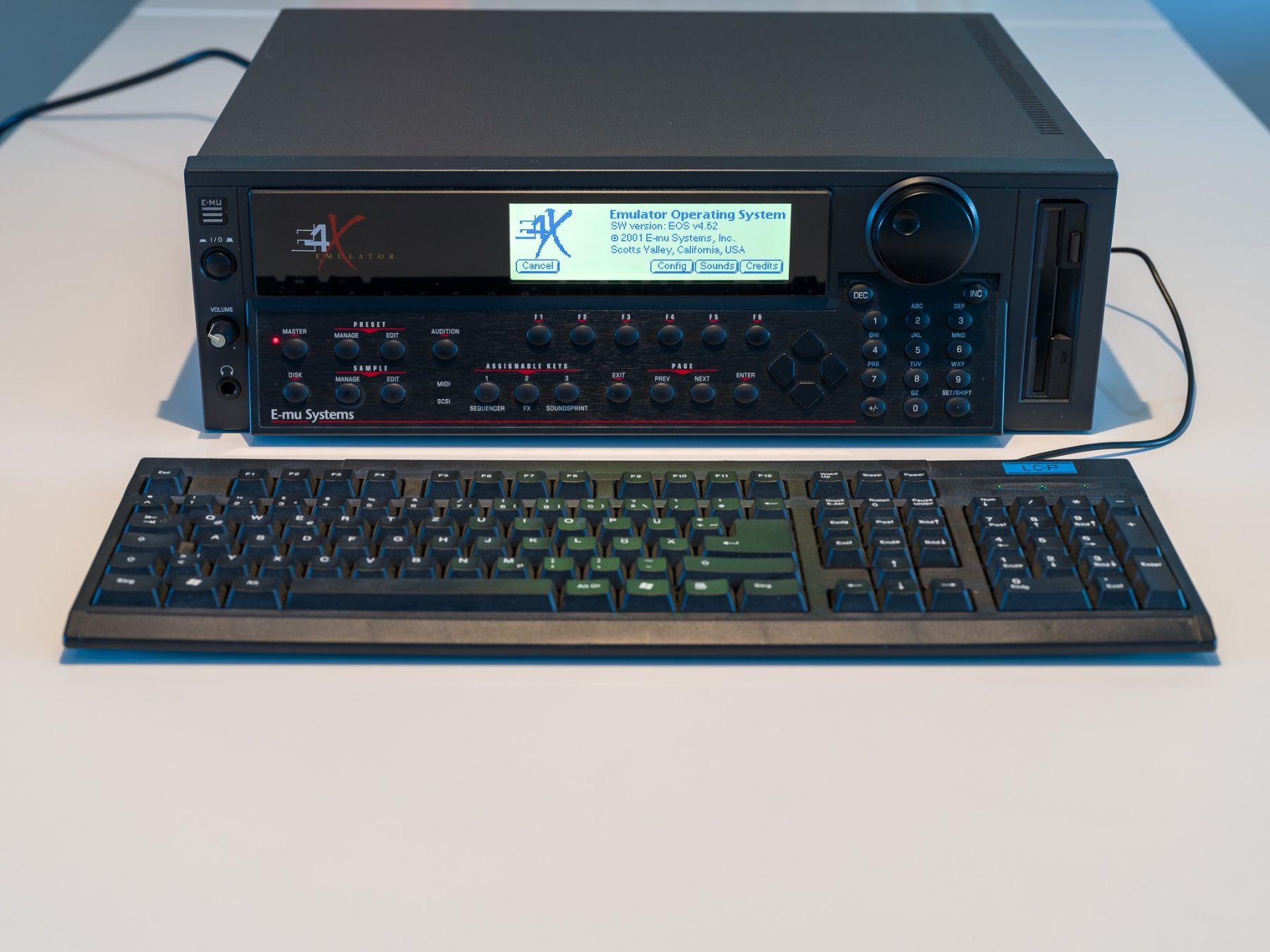 Instruments de musique: E-mu Systems Emulator E4X – D'occasion à Fahrwangen par Wavedrum 2