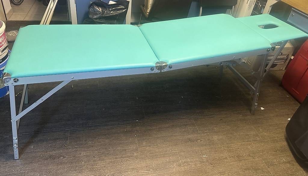 Sedie a sdraio: Klappbare Massageliege / Behandlungsliege – Usato da Berlingen venduto da Langley 1