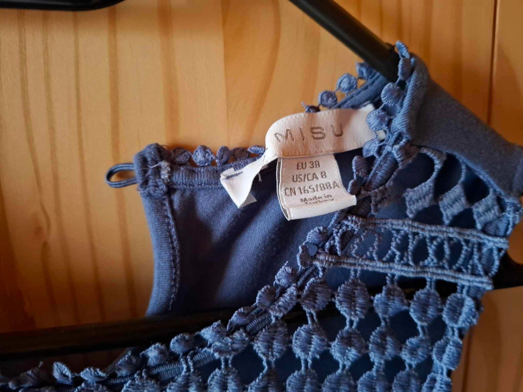 Vestiti: Robe AMISU – Usato da Arnex-sur-Orbe venduto da kprt 1