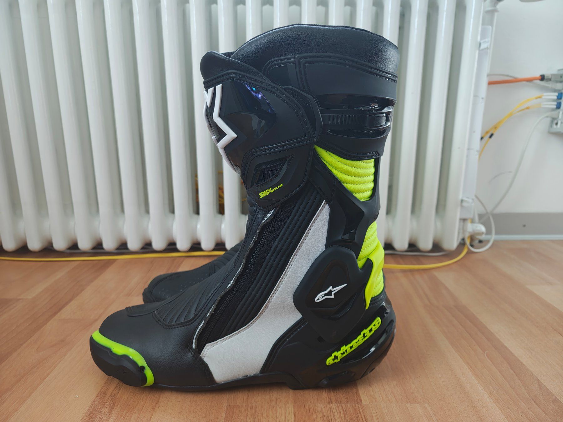 Alpinestars Herrenschuhe: Alpinestars SMX PLUS v2 Gr. 45 NEUWERTIG – Gebraucht aus Zufikon von Error 1
