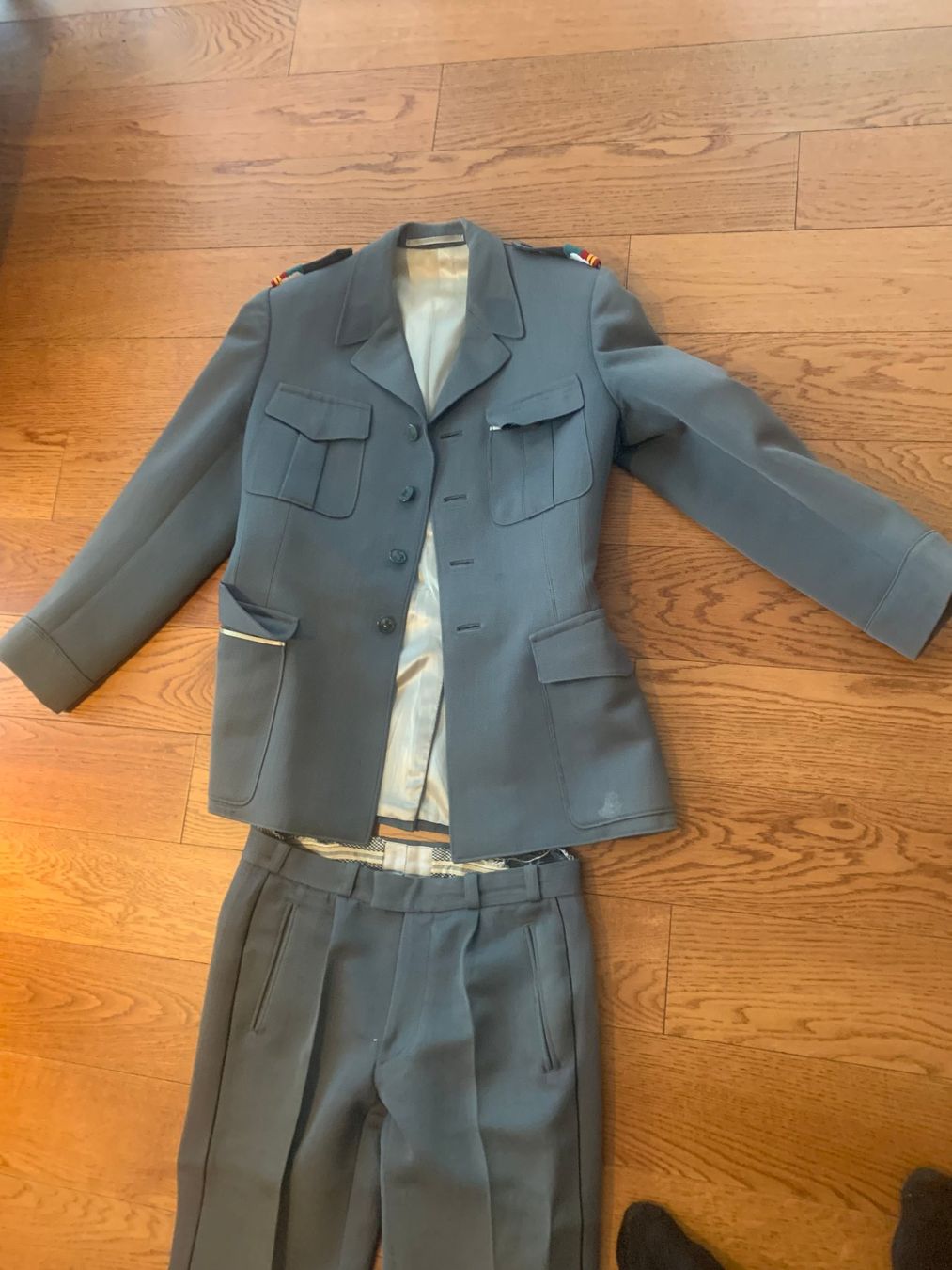 Schweizer Armee Uniformi: Original Schweizer Armeé Uniform, Jacke & Hose – Usato da Zürich venduto da bagger86 1