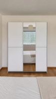 Armoire avec 2 portes coulissantes et miroir